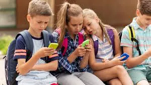niños con celular